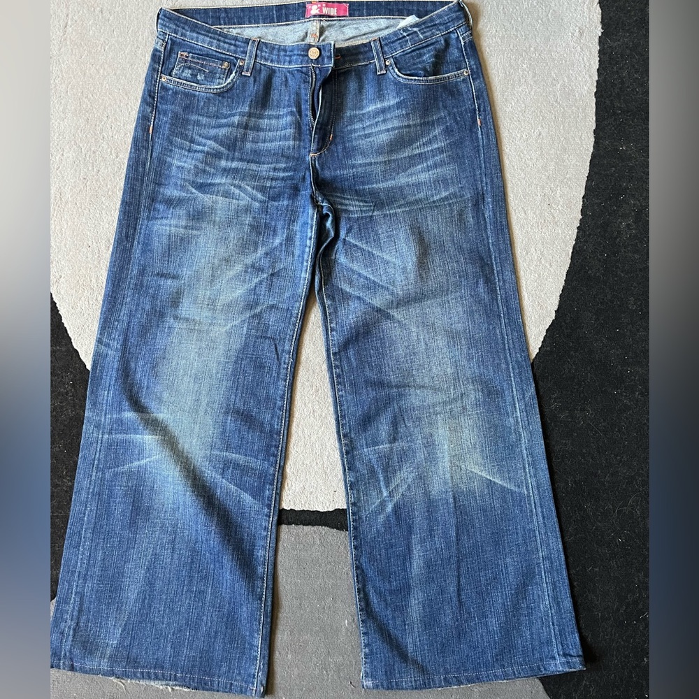 Wide leg, low Cut jeans